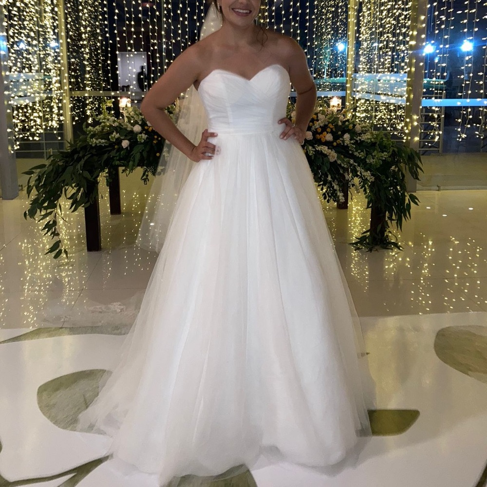 Classic David’s Bridal Wedding Dress
